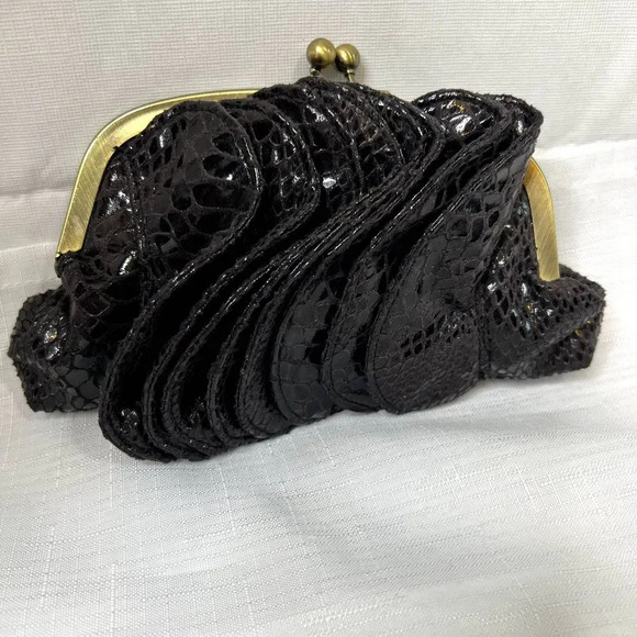 Avon Small Black Ruffle Clutch with Kiss Lock - Picture 6 of 12